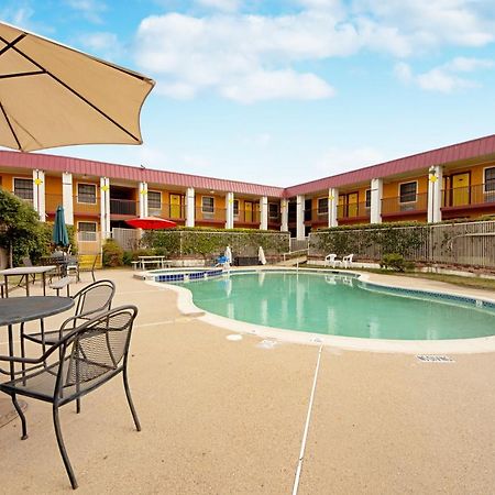 Economy Inn & Suites Denton Exterior photo
