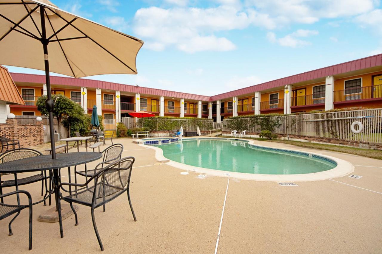 Economy Inn & Suites Denton Exterior photo